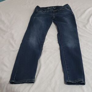American Eagle. Skinny. Stretch, Distressed, Low Rise, Short Jeans. Size 0